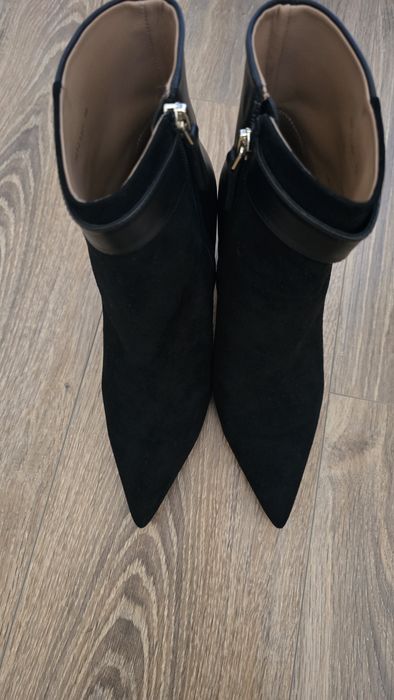 Продавам дамски боти Boss