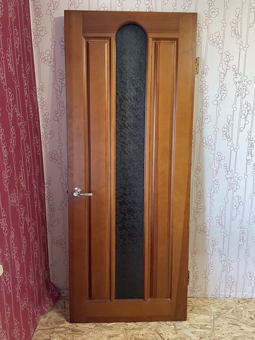 Двери деревянные б/у