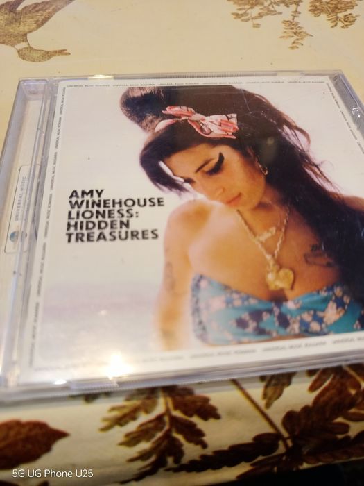 Продавам СД. диск на Амy Winehouse