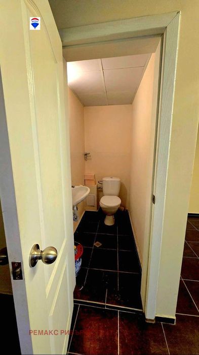 Продава се Офис в Русе, Ялта - 95 кв.м за 481 €/кв.м - Снимка #8