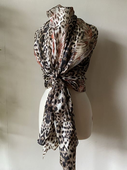 Бежов и кафяв шал от кашмир, вълна, вискоза; Мichael Kors и други