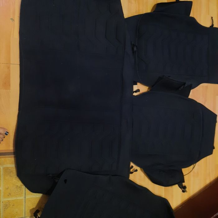 Продам комплект чехлы на  Малибу  в отличном состоянии