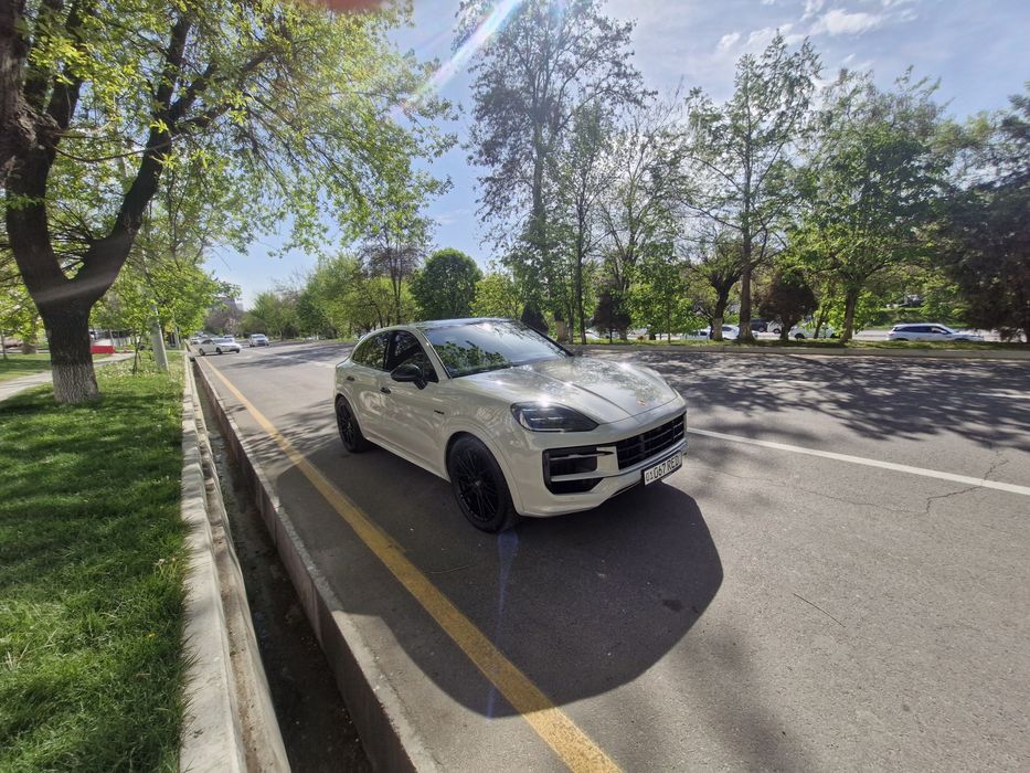 Porsche Cayenne Coupe Hybrid full paket