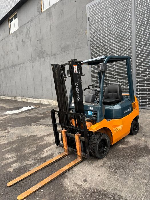 Погрузчик TOYOTA 7FG15