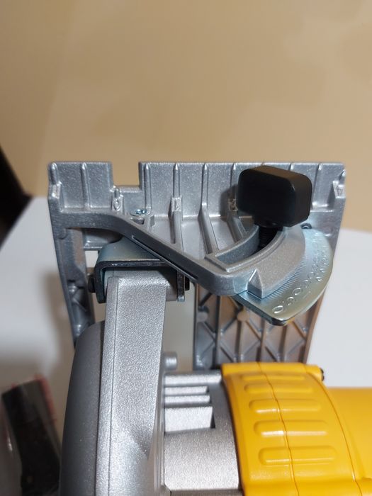 Акумулаторен циркуляр Dewalt DCS391N