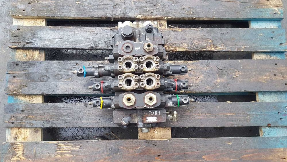Distribuitor hidraulic vola JCB 426 , 436 , 456
