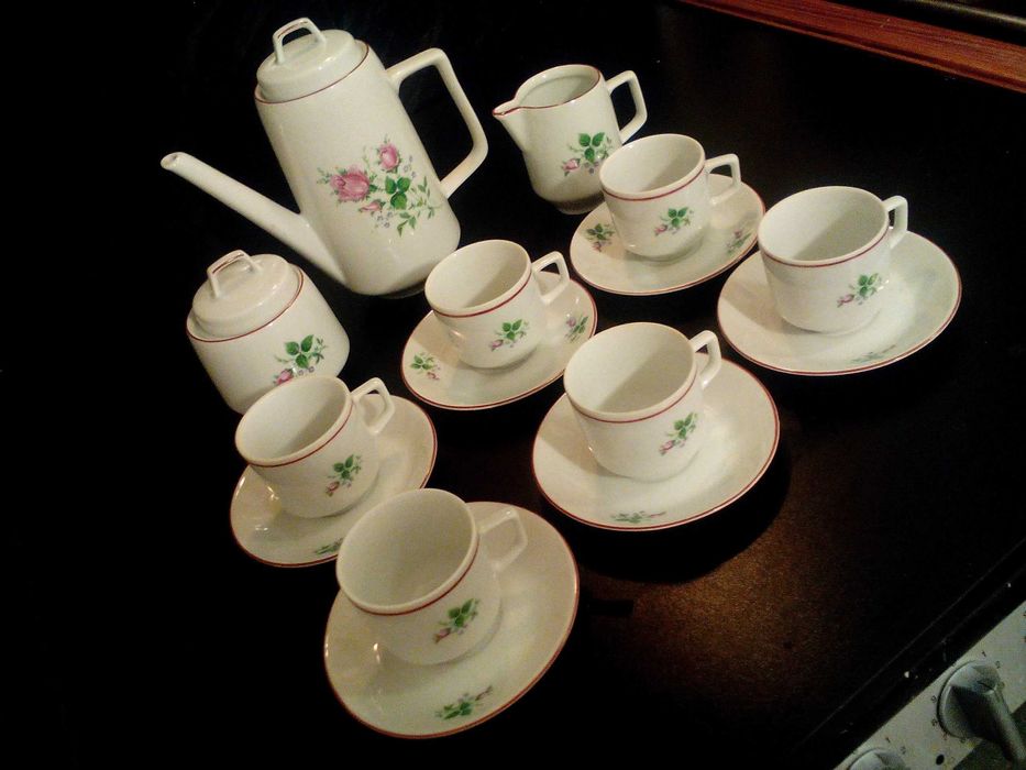 Порцеланово плато и сервиз за кафе