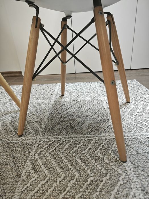 2 броя  кожени столове