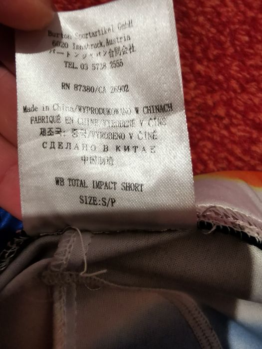 Pantaloni short protecție burton D3O
Mărimea S femei
Stare foarte bună