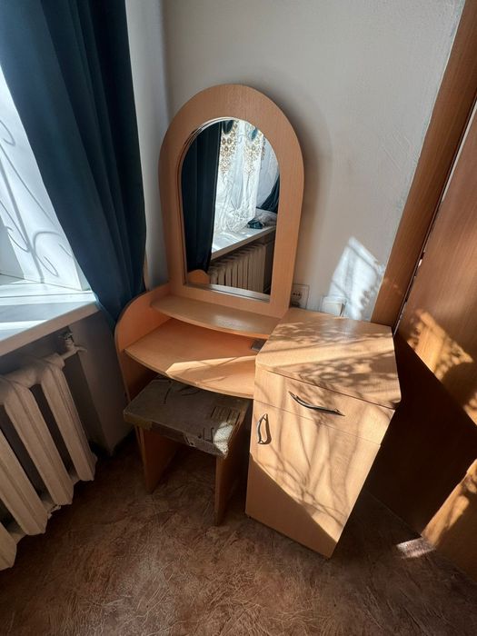 Продам шифонер с туалетным столом