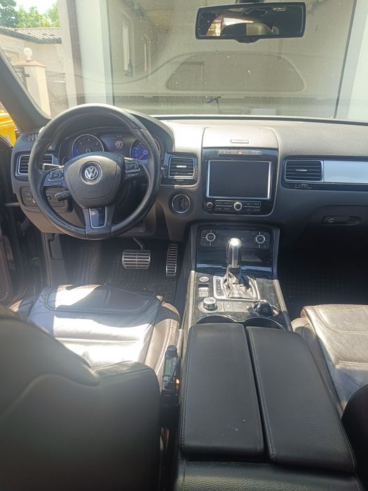 Vând vw Tuareg ...