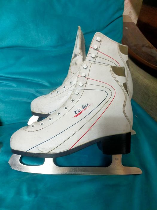 Коньки продаются