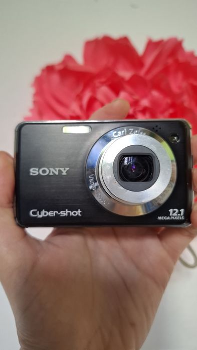 Компактен дитален фотоапарат Sony Cybershot DSC-W215