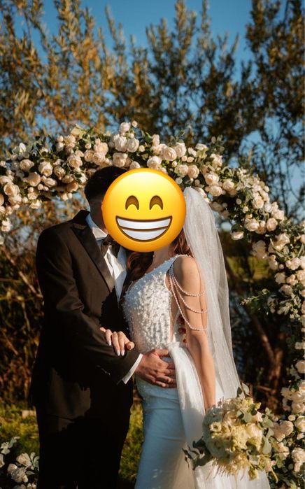 Vand rochie de mireasa sirena cu trena si voal