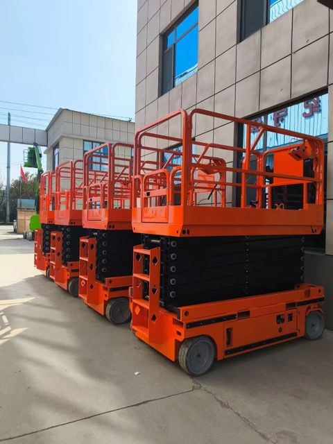 Сдам в аренду ножничный подьемник