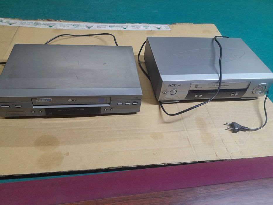 продам два видеомагнитофона б/у