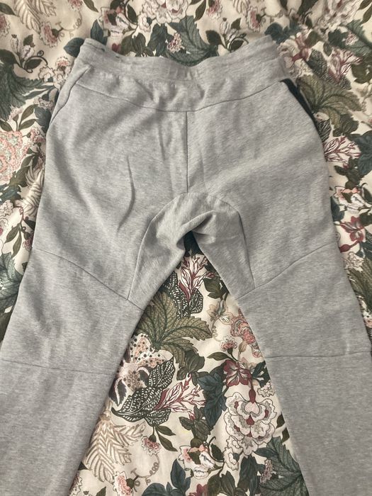 Pantaloni nike tech