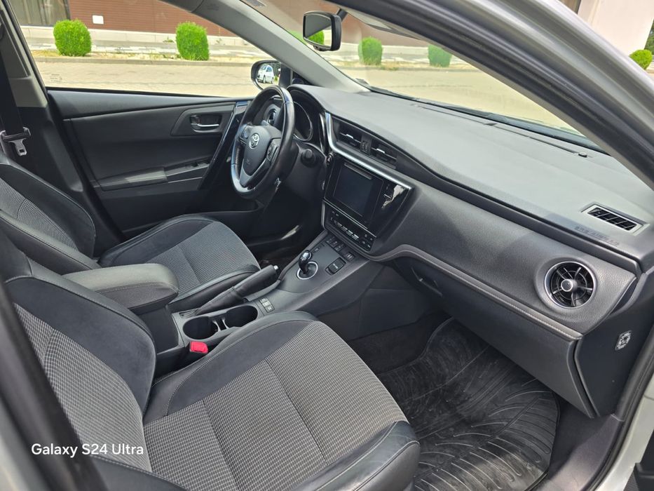 Toyota Auris Hibrid 1.8 Automat