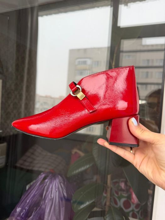 Красный туфли удобные