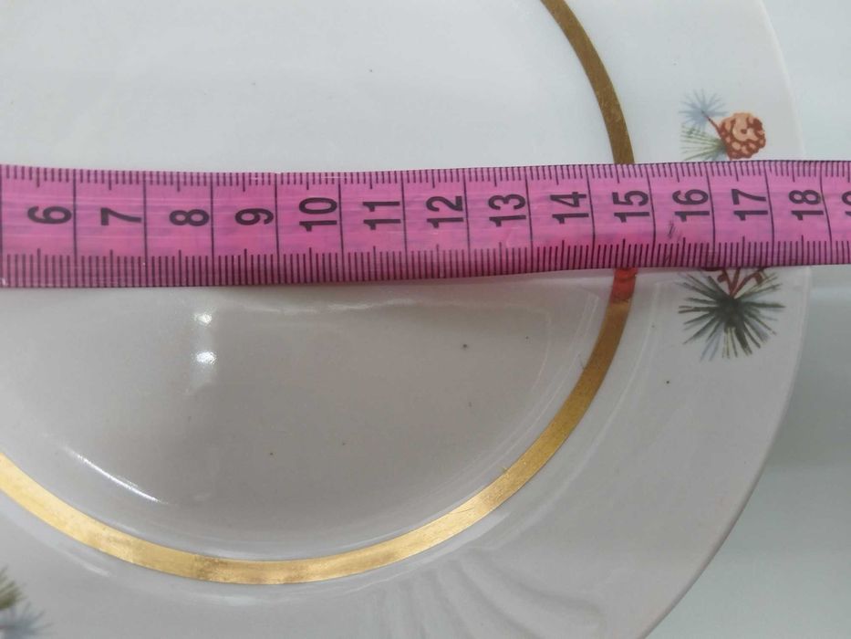 Фарфоровые тарелки 7 шт