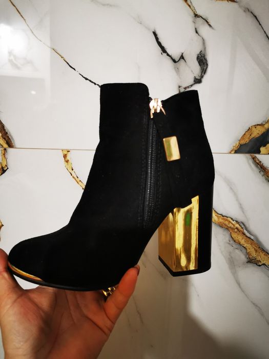 Vând botine mărimea 36