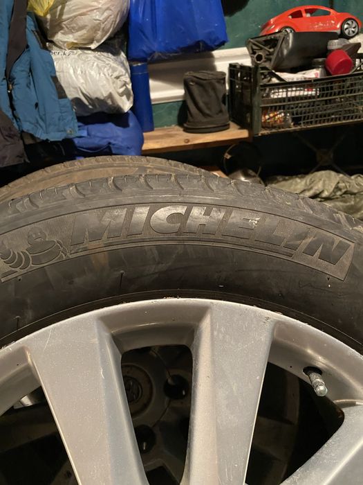 Продам диски с резиной Michelin R20