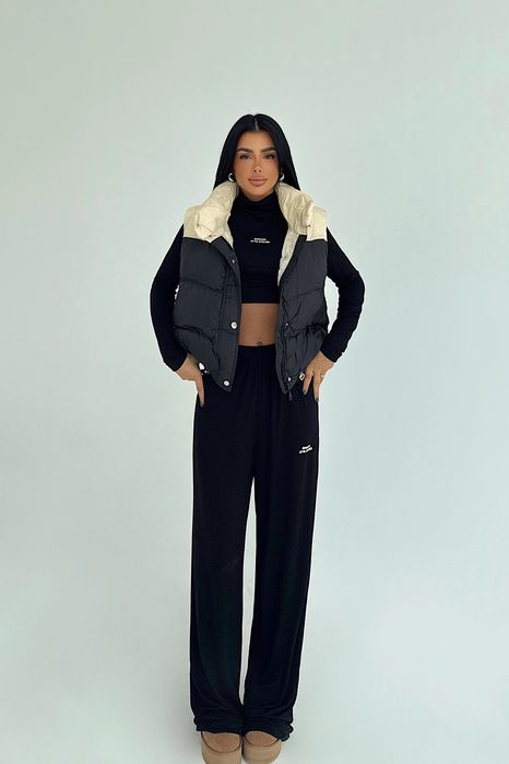 Дамски къс елек с висока яка и контрастен дизайн