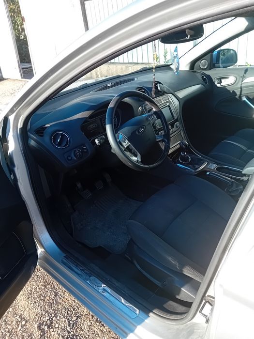 Vând Ford mondeo mk4