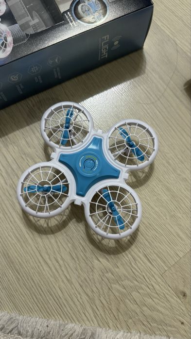 Продам игрушку дрон на радиоуправлении