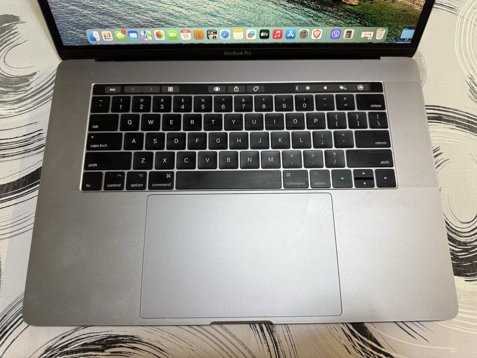 MacBook Pro 15” (2017) i7 / 16GB RAM