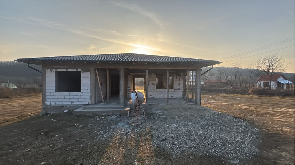 La 11 km de pitesti in Babana casa  noua de vanzare  2026