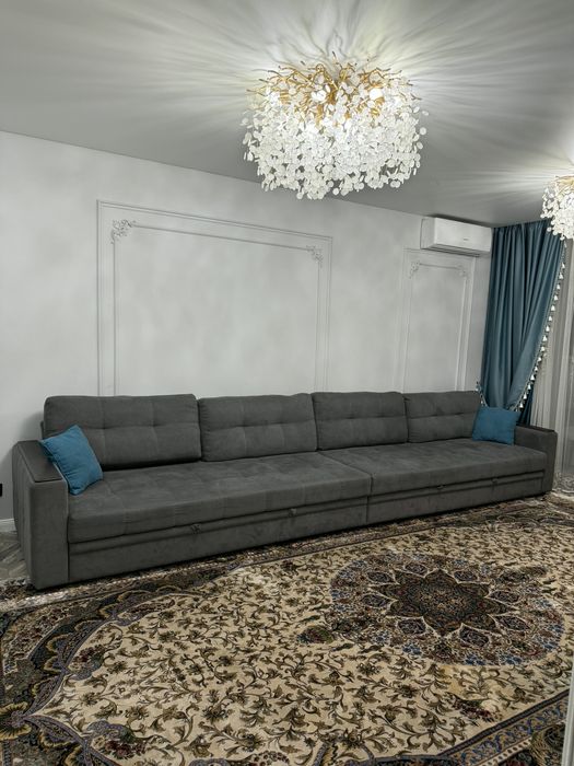 Вместительный большой Диван.