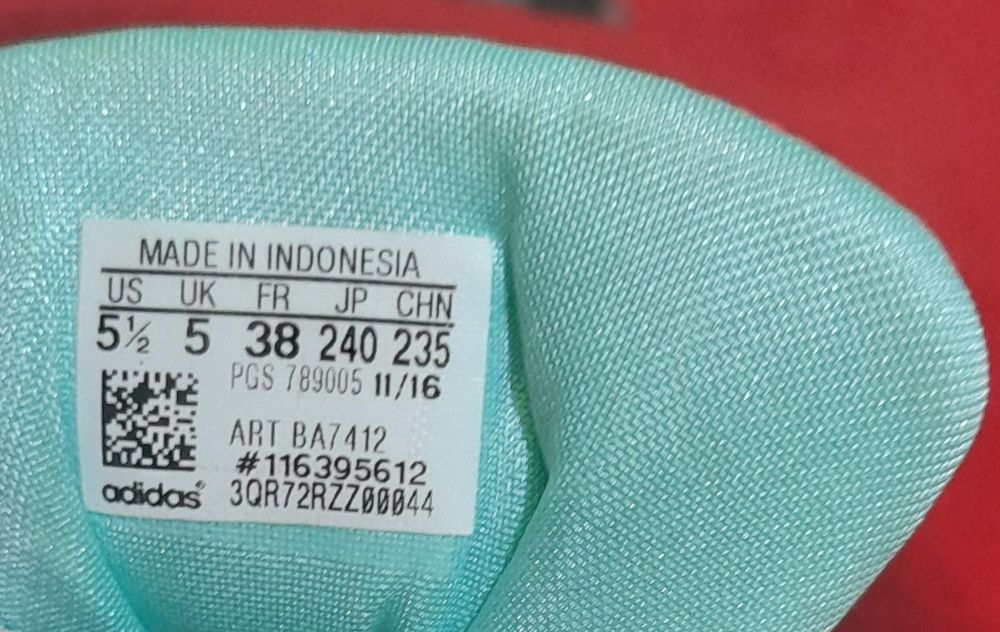 Vând urgent adidași adidas nr,38