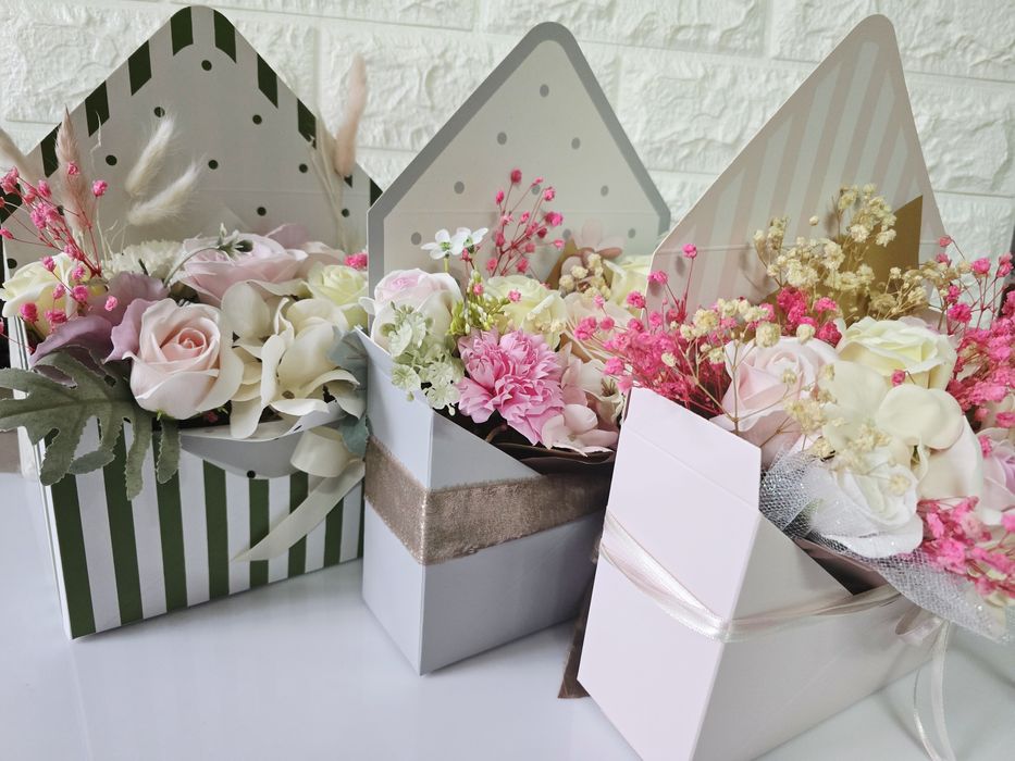 Сапунени рози и цветя в кутия или торбичка