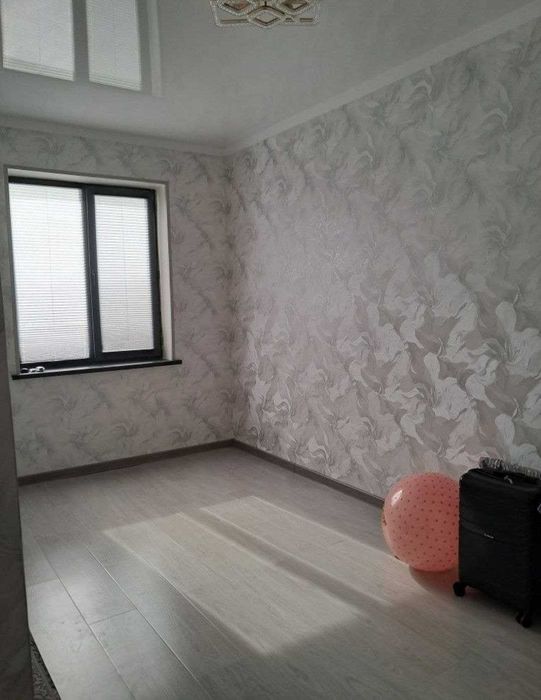 Арзон 1 хоналик квартира сотилади.Ор:Шарк1 АЛ-Мактум