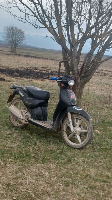 Vând aprilia scarabeo 49cc 2t fac și schimb