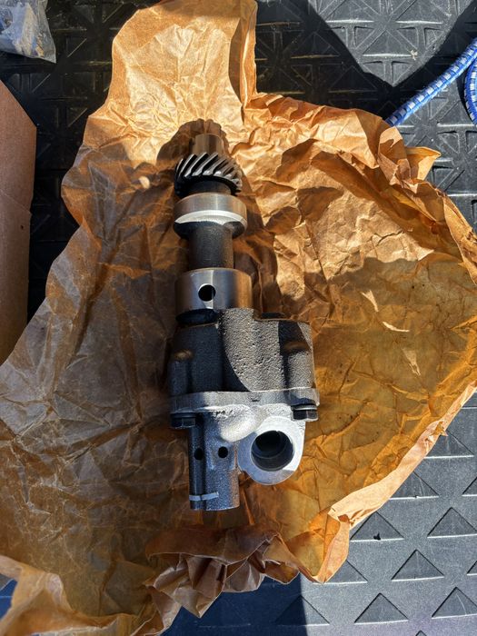 Pompa Ulei Ford & Fordson OEM 528E6600, 81745498, E1ADDN6616