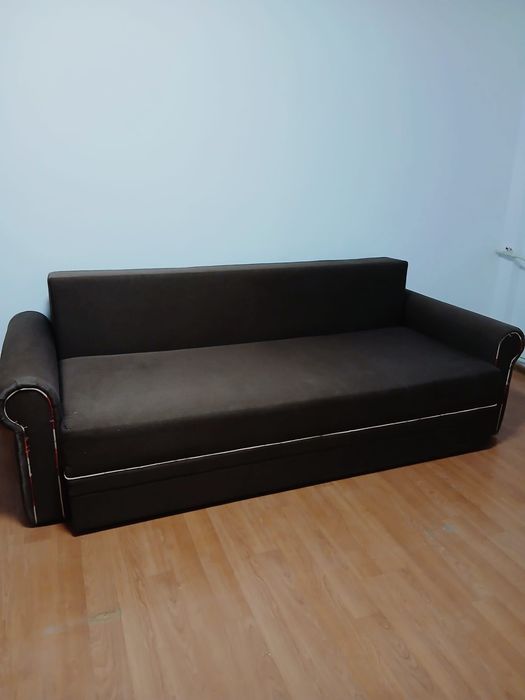 Canapea maro extensibila 3 locuri