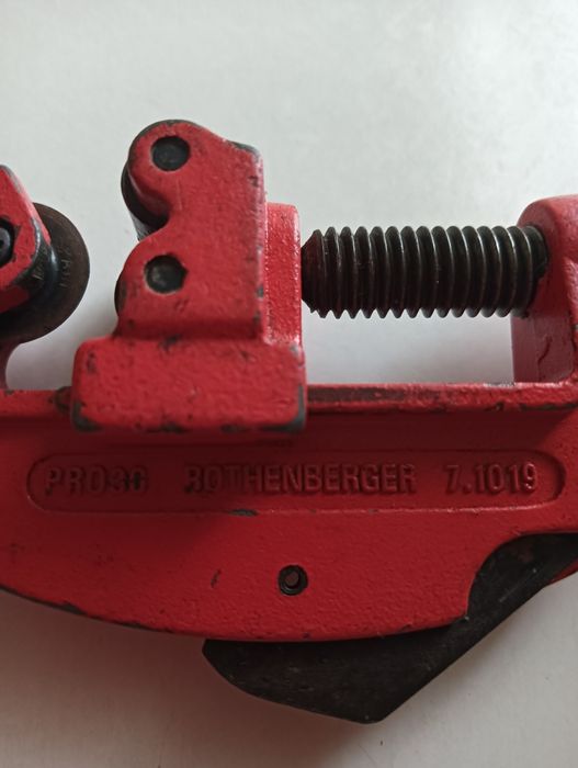 Vând tăietor țeavă cupru