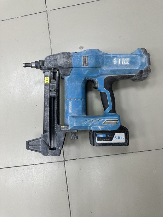 Гвоздезабивной пистолет DCCN100X (ТМ79)