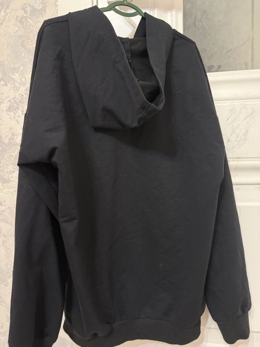 черная спортивка