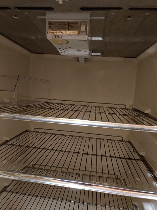 Продавам Хладилник с фризер  GIBSON