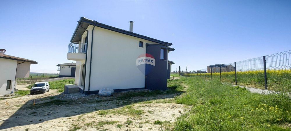 Фамилна двуетажна къща за продажба, с.Кичево, обл.Варна, ЙГ