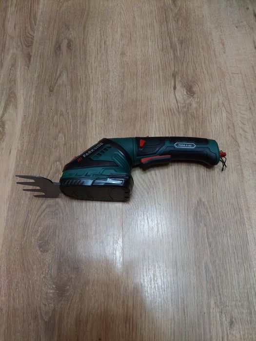 Foarfeca pentru arbusti si iarba, nou