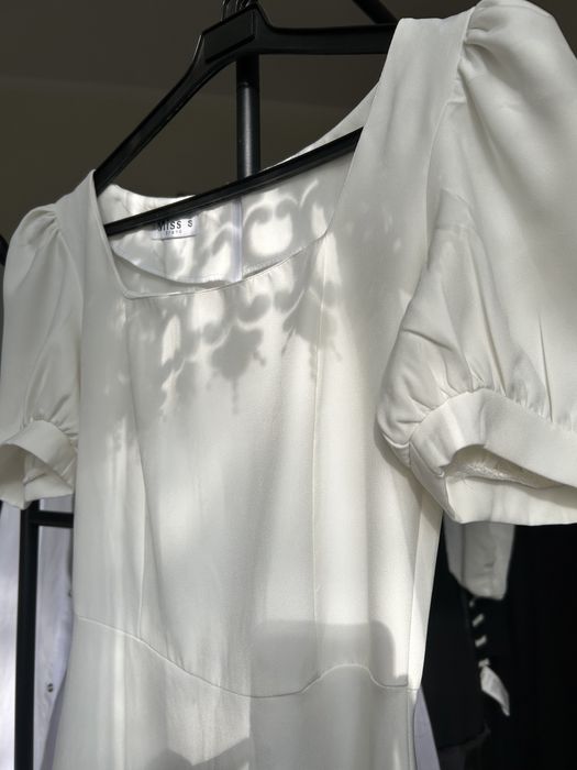 Белое миди платье