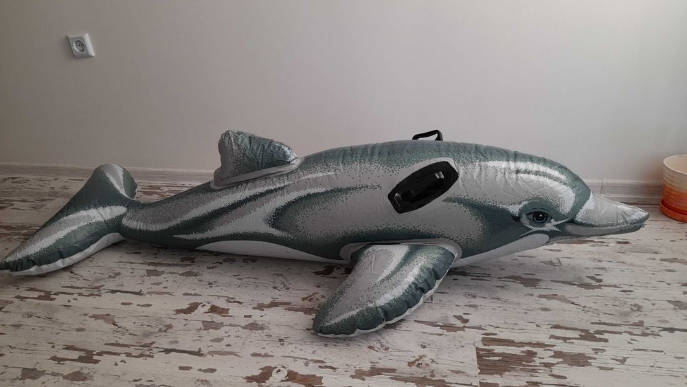 Надуваем делфин за плаж или басеин