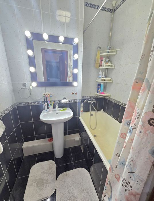 Феруза продаётся квартира 2/4/4 Эко базар