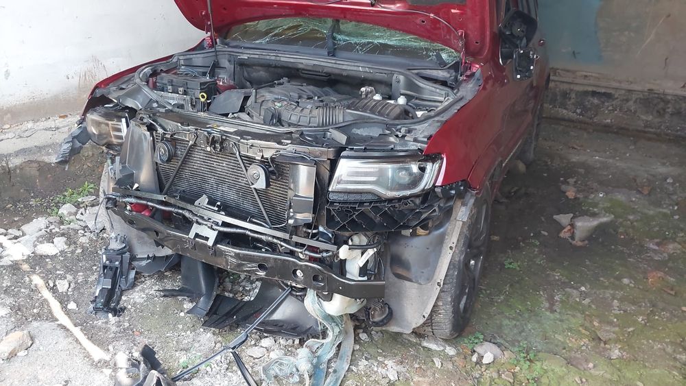 Jeep Grand Cherokee WK2 6.4 srt8 475кс на части!