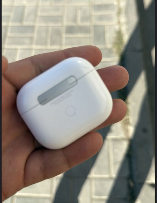 Продам оригинал кейс airpods 3