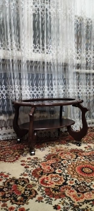 Продам журнальный столик очень красивый